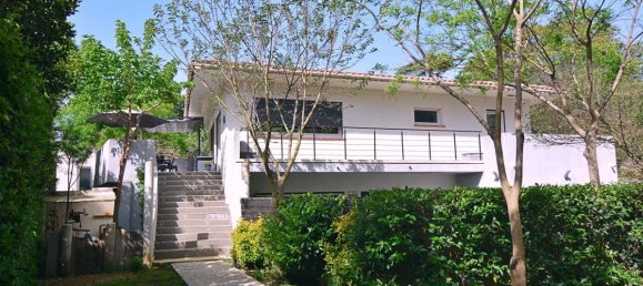 5 bedrooms Villa in Marseille, France No. 203496 3