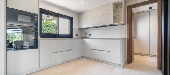 5 bedrooms Villa in Mijas, Spain No. 217844 9