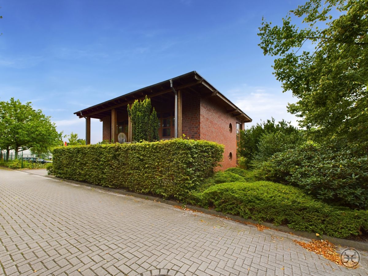 15 rooms Building in Oldenburg, Germany No. 145787