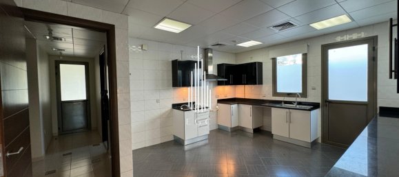 4 bedrooms Villa in Al Bateen, UAE No. 31205 6