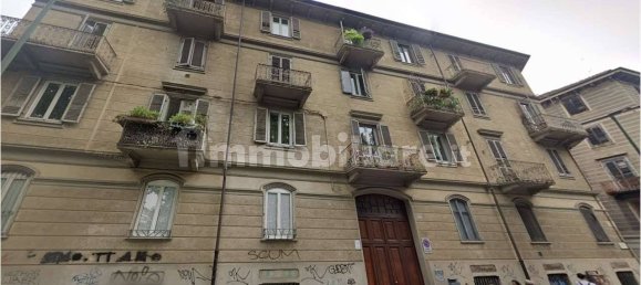 2 bedrooms Apartment in Turin, Italy No. 206773 3