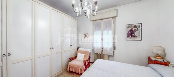 Apartamento de 4 habitaciónes en Modena, Italy No. 4568 33