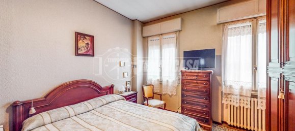 Apartamento de 4 habitaciónes en Modena, Italy No. 4568 31