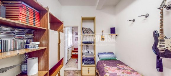 Apartamento de 4 habitaciónes en Modena, Italy No. 4568 35