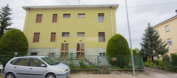 Apartamento de 4 habitaciónes en Modena, Italy No. 4568 18