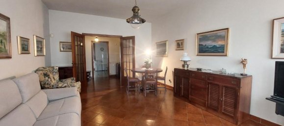 4 rooms Apartment in Livorno, Italy No. 40095 2