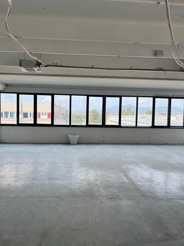 Lagerhaus in Scandicci, Italy 122m², Nr. 147517