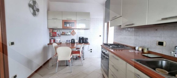 6 rooms Apartment in Pescara, Italy No. 28555 16