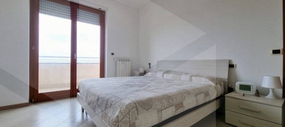 6 rooms Apartment in Pescara, Italy No. 28555 8