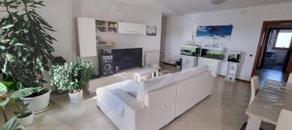 6 rooms Apartment in Pescara, Italy No. 28555 5