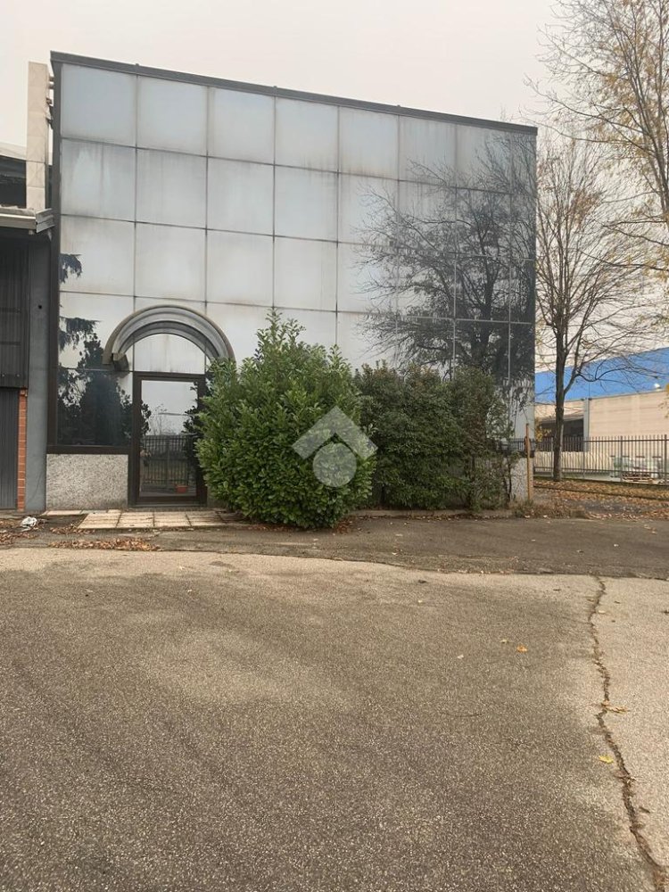 1745m² Warehouse in Caltignaga, Italy No. 110498