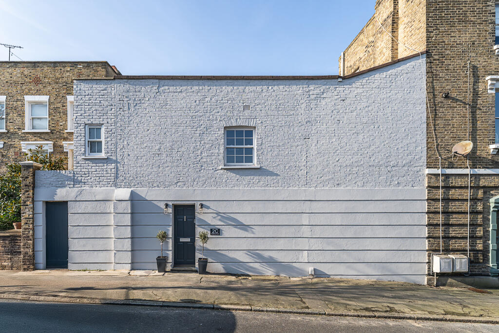 3 bedrooms House in London, United Kingdom No. 14055