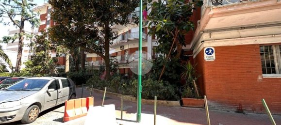 4 rooms Apartment in Naples, Italy No. 268061 2