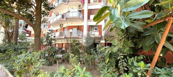 4 rooms Apartment in Naples, Italy No. 268061 3