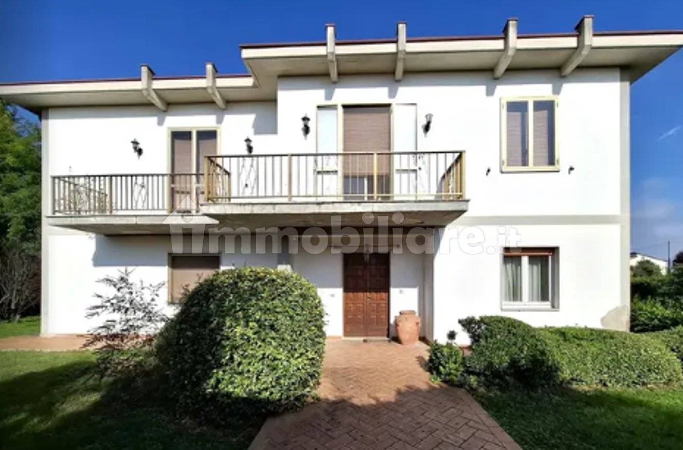 3 bedrooms Villa in Carpenedolo, Italy No. 205242