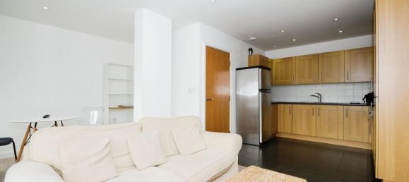 1 bedroom Apartment in London, United Kingdom No. 6382 2