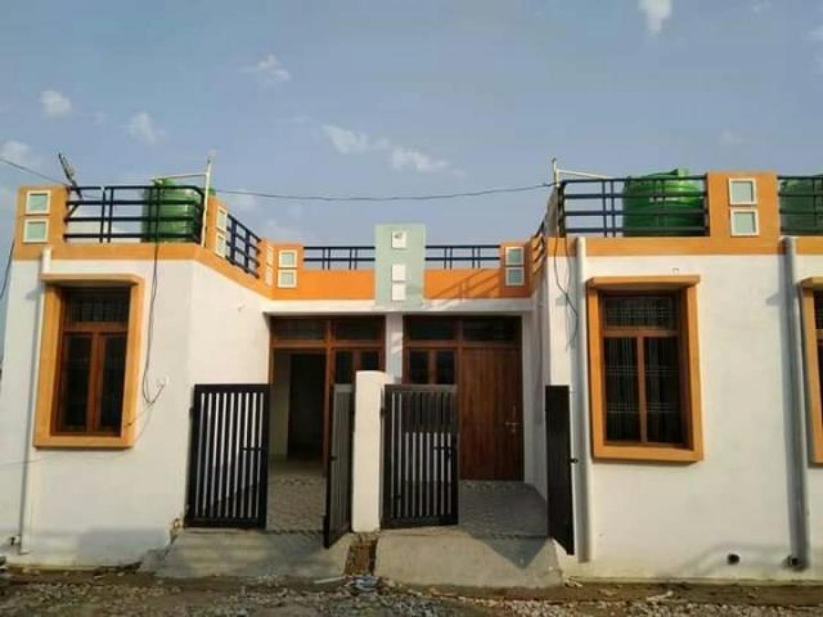 2 bedrooms House in Lucknow, India No. 23515