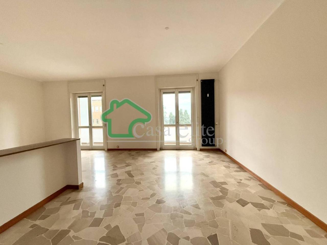 Apartamento de 4 habitaciónes en Lodi, Italy No. 247909