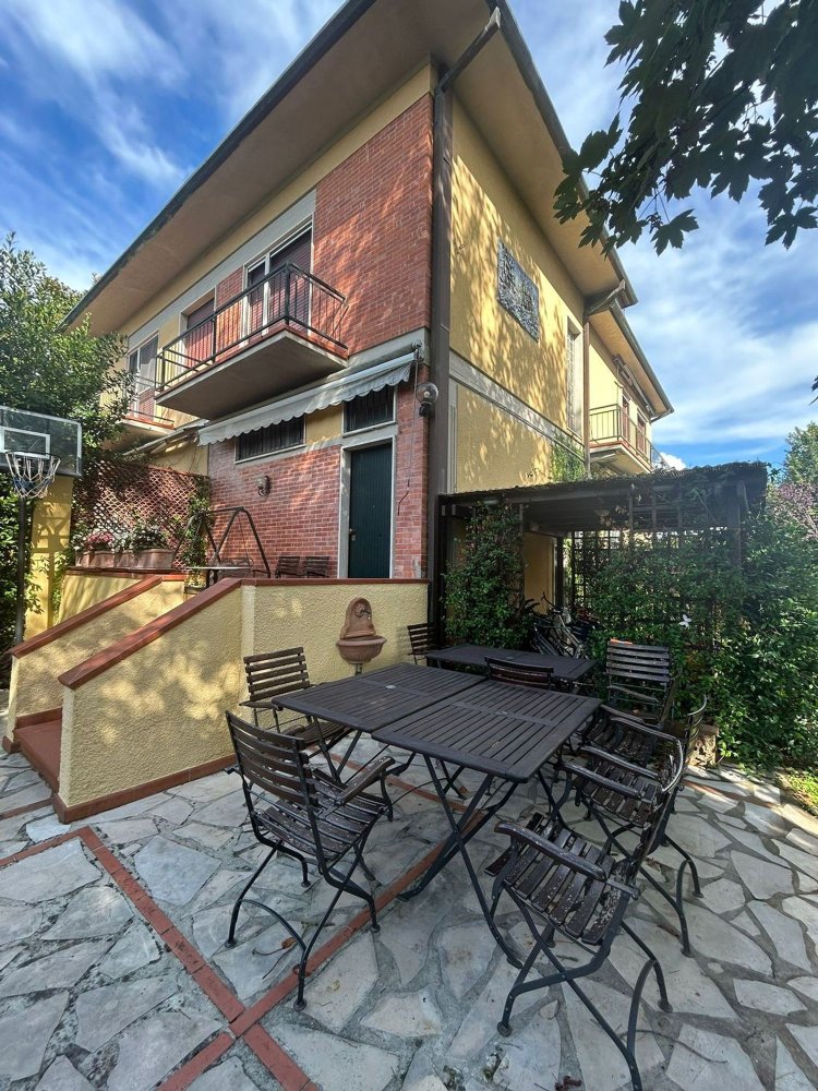 5 bedrooms Apartment in Pietrasanta, Italy No. 342756