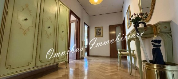 5 rooms Apartment in Foggia, Italy No. 117674 2