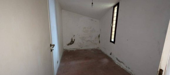 3 bedrooms Villa in Prato, Italy No. 76509 32