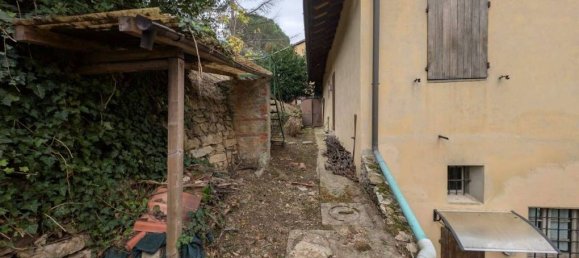 3 bedrooms Villa in Prato, Italy No. 76509 14