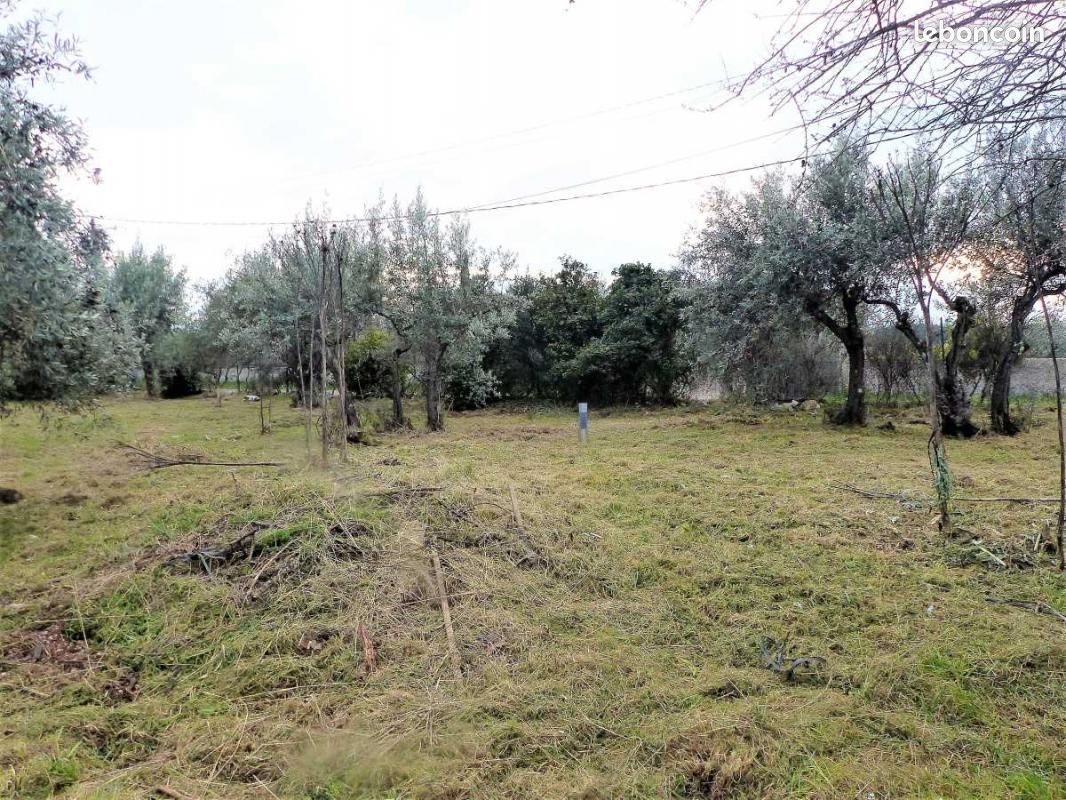 950m² Land in Flayosc, France No. 192454