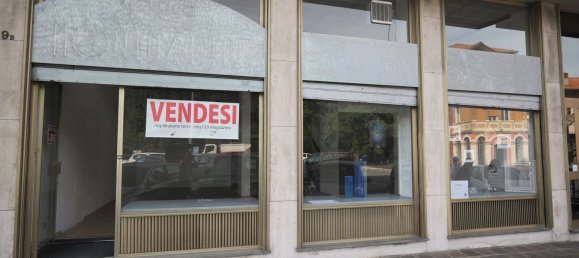 196m² Commercial property in Biella, Italy No. 298230 2