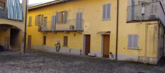 2-salle Appartement à Samarate, Italy No. 334149 8