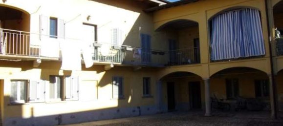 2-salle Appartement à Samarate, Italy No. 334149 7