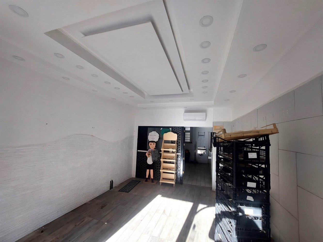 Propiedad comercial en Rome, Italy 68 m² No. 83819