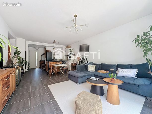 2 bedrooms Apartment in Saint-Jean-de-Vedas, France No. 279966