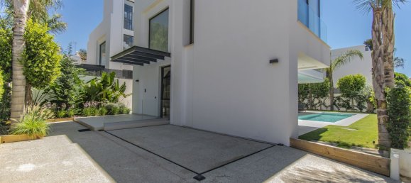 4 bedrooms Villa in Marbella, Spain No. 142525 26