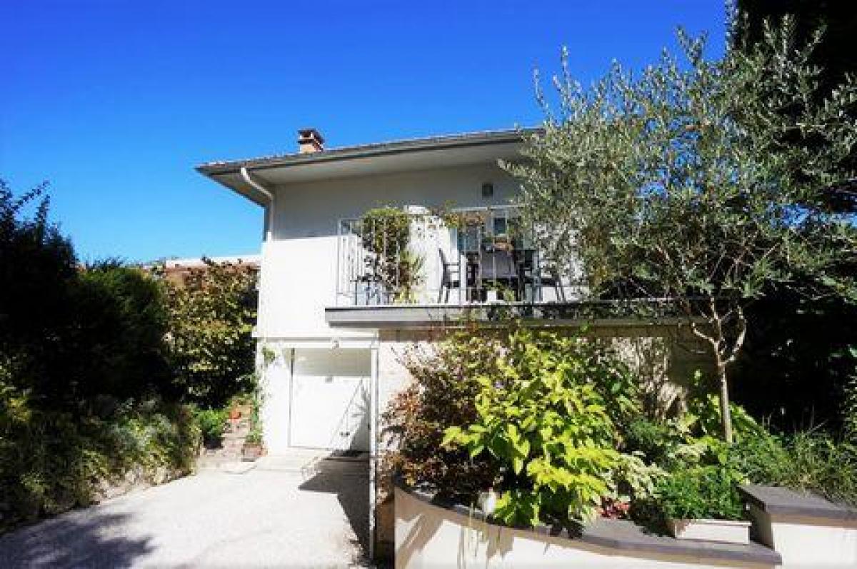 Casa de 3 dormitorios en Royan, France No. 24394