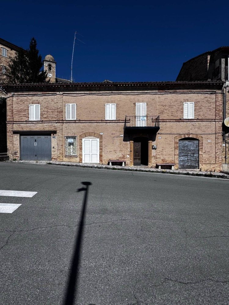 6 rooms House in Monte Vidon Corrado, Italy No. 200868