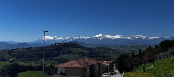 Дом с 6 комнатами в Монте Видон Коррадо, Италия № 200868 23