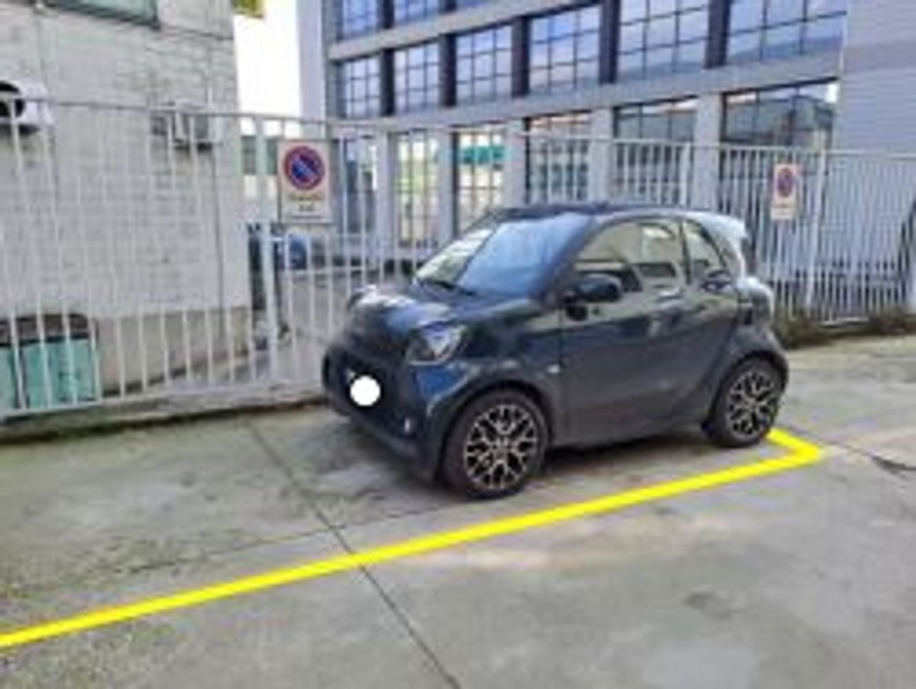 Garage in Milan, Italy, Nr. 364814