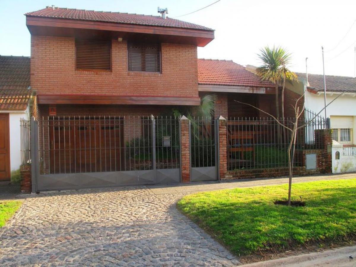 4 bedrooms House in Mar del Plata, Argentina No. 91708