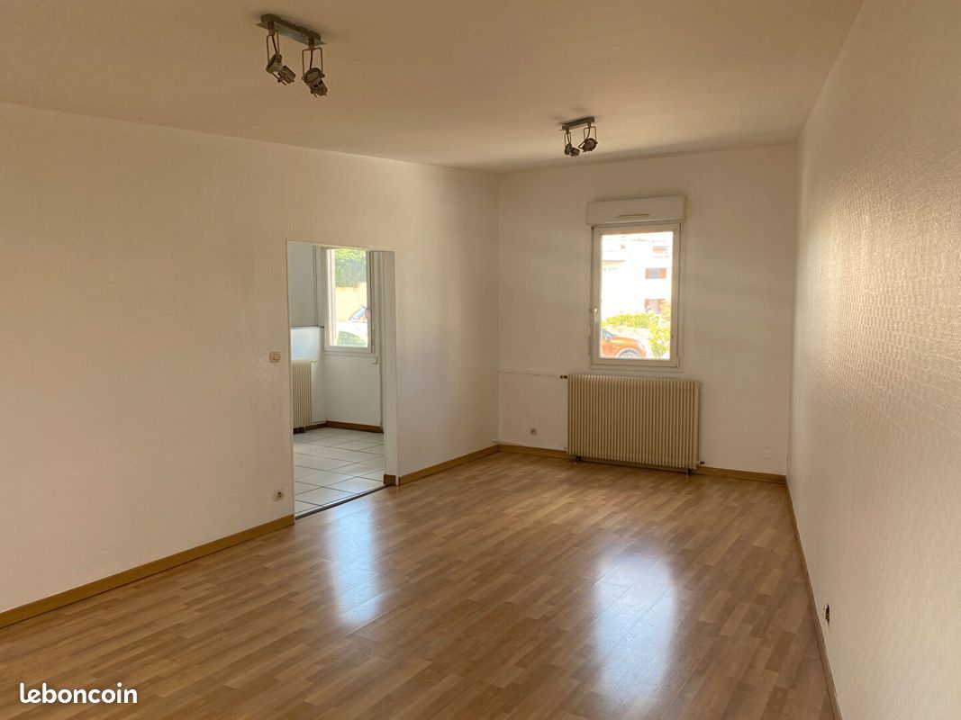 2 bedrooms Apartment in Bourges, France No. 82321