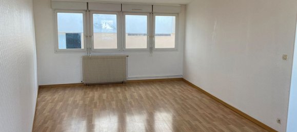 2 bedrooms Apartment in Bourges, France No. 82321 3