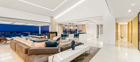 4 bedrooms Penthouse in Estepona, Spain No. 4680 18