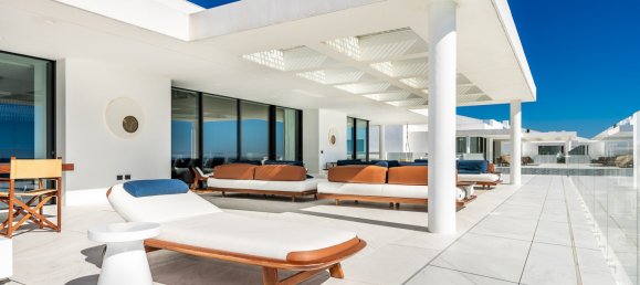 4 bedrooms Penthouse in Estepona, Spain No. 4680 9