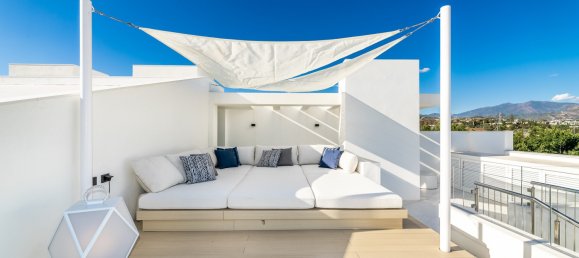 4 bedrooms Penthouse in Estepona, Spain No. 4680 12