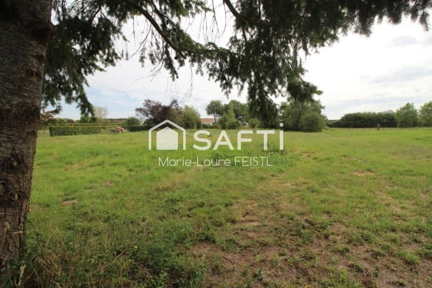 1820m² Land in Loches, France No. 263708