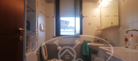 3 rooms Apartment in Foggia, Italy No. 16449 7