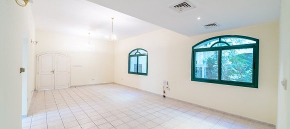 3 Schlafzimmer Villa in Umm Suqeim, UAE, Nr. 4594 2