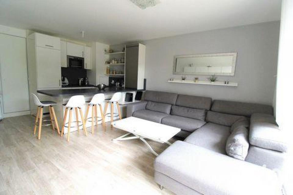 2 bedrooms Condo in Trappes, France No. 9710