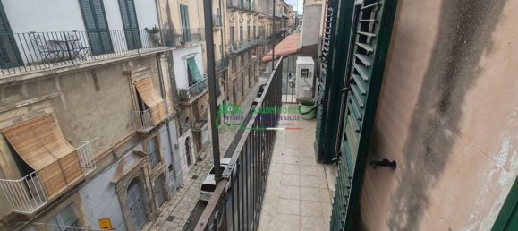 Дом с 10 комнатами в Рагуза, Италия № 138714 36