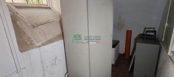 Дом с 10 комнатами в Рагуза, Италия № 138714 35