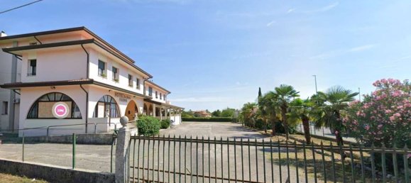 Здание 1270м² в Порденоне, Италия № 307575 4